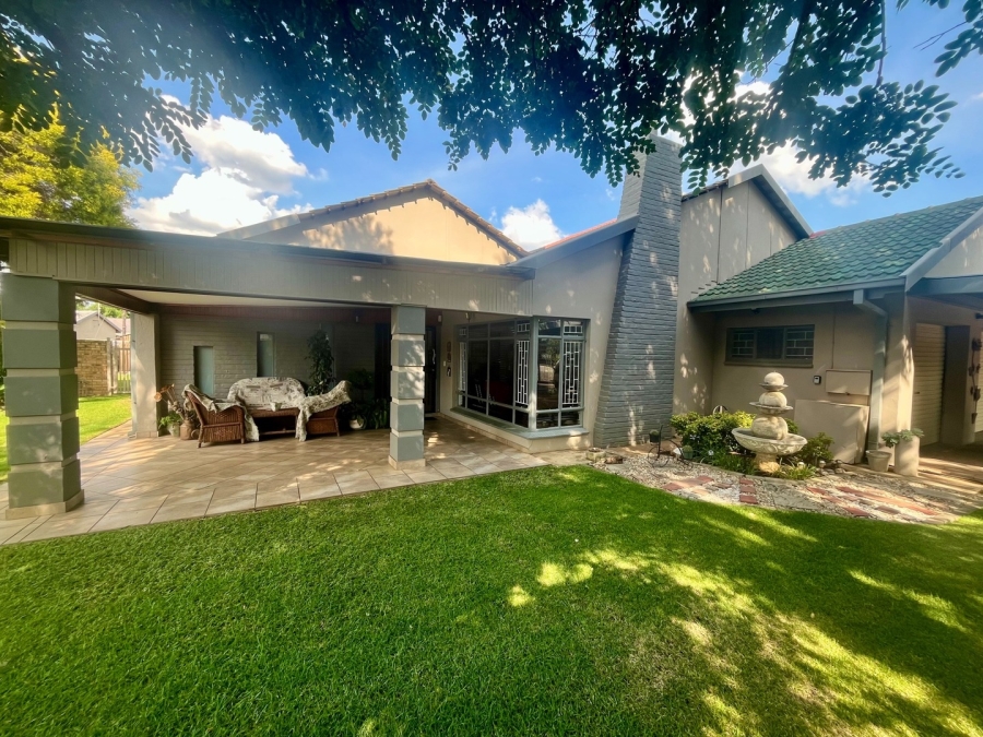 3 Bedroom Property for Sale in Flamwood North West